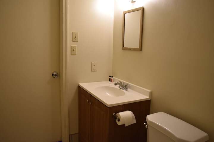 Room 4 of 8