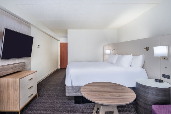 Room 30 of 93