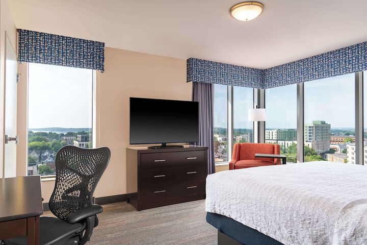 Hampton Inn & Suites Madison / Downtown