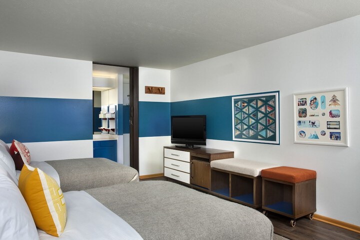 Room 6 of 30