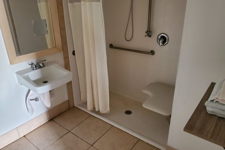 Room 7 of 17