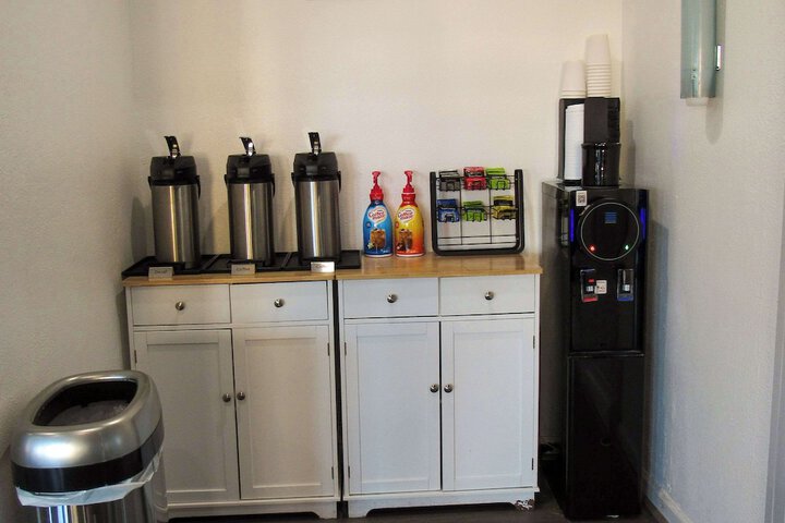 Breakfast/Coffee Service 58 of 61