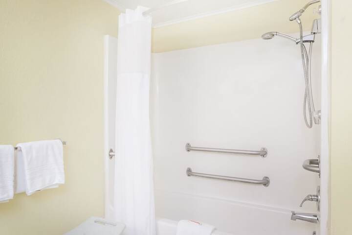 Room 6 of 14