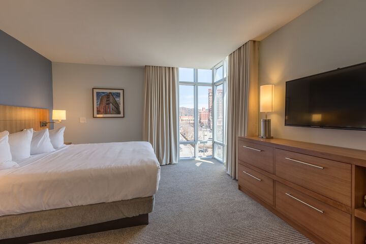Room 32 of 85
