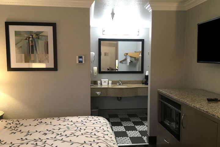 Room 18 of 64