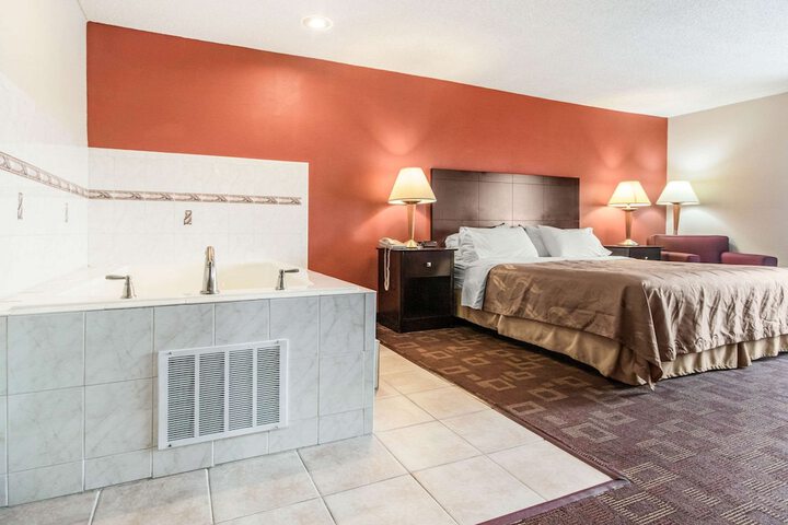 Quality Inn & Suites Lawrenceburg