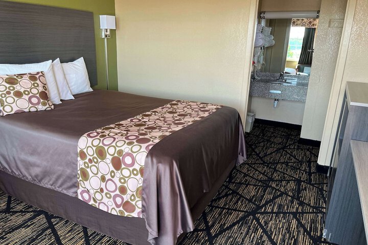 Room 12 of 17