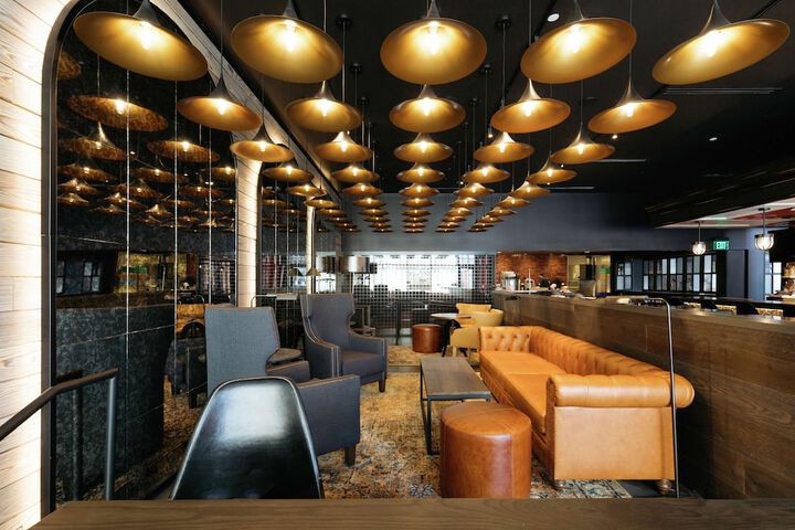 Lounge 109 of 120