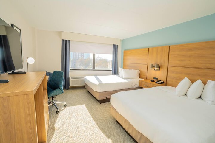 Elimwood Hotel a Ramada by Wyndham
