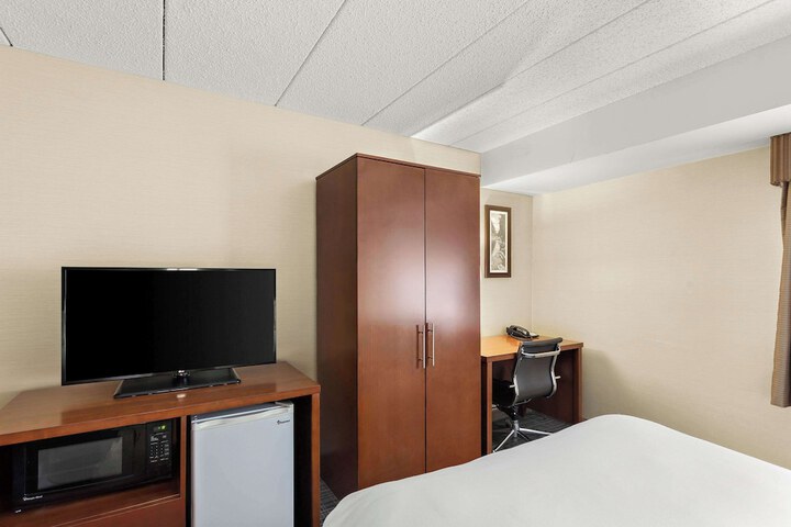 Room 25 of 46
