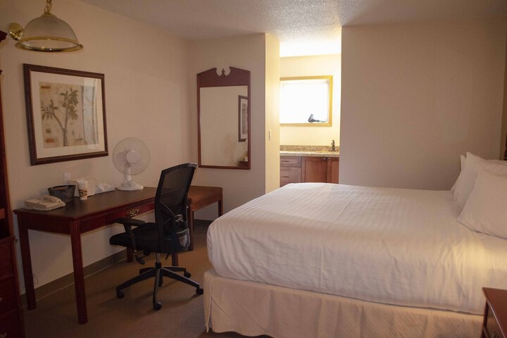 Room 136 of 191