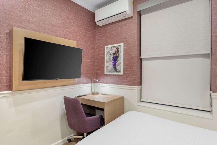 Room 49 of 84