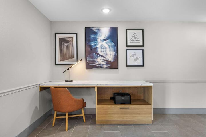 Business Center 30 of 30
