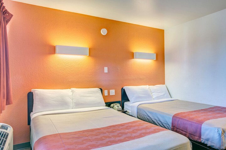 Room 21 of 33