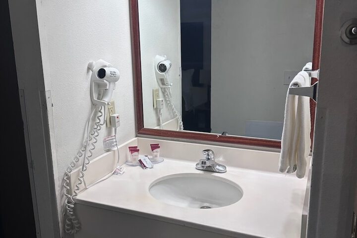 Room 15 of 16
