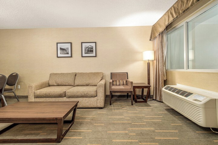 Room 104 of 200