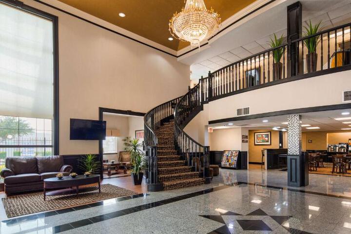 Best Western Plus Northwest Inn & Suites