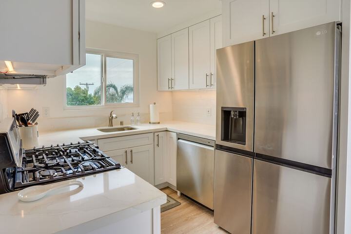 Ocean-view Oasis: Steps to Dana Point Beaches!