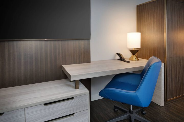 Room 16 of 30