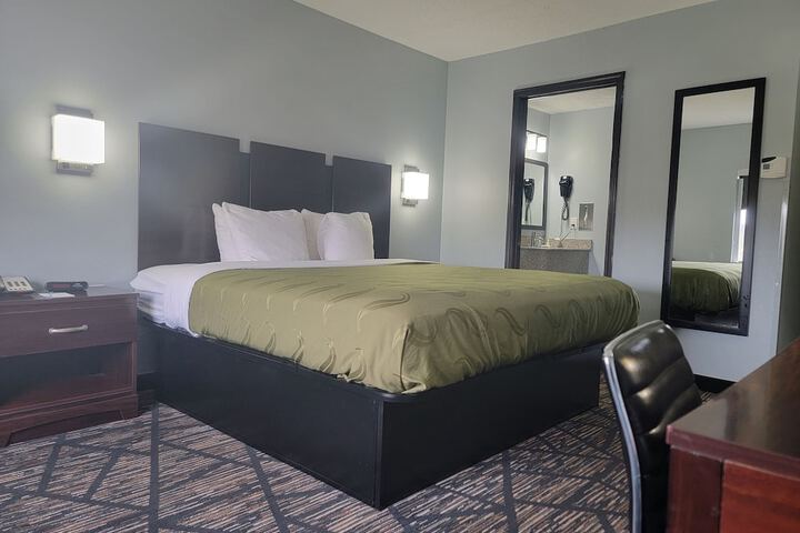 Room 32 of 47