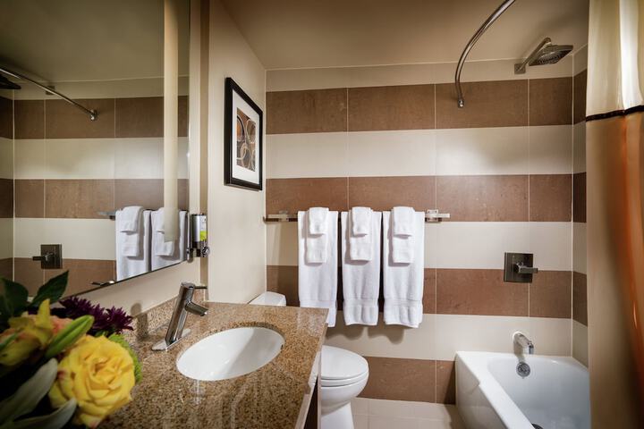 Staypineapple Hotel Rose, Downtown Portland