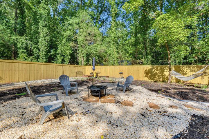 Pet-friendly Lavonia Cabin Walk to Lake Hartwell!