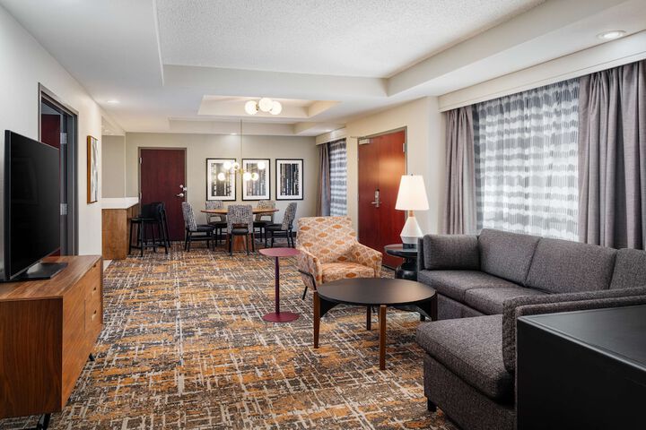 Room 32 of 66