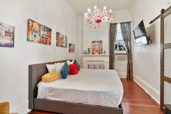 Room 6 of 65