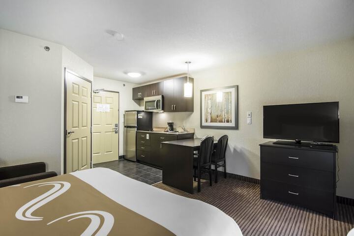 Room 13 of 32