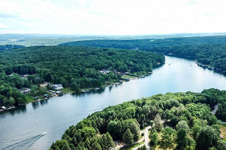 Indian Lake Retreat w / Wet Bar & Covered Deck