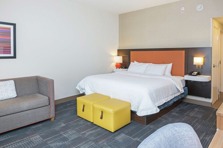 Hampton Inn & Suites Morgantown / University Town Centre