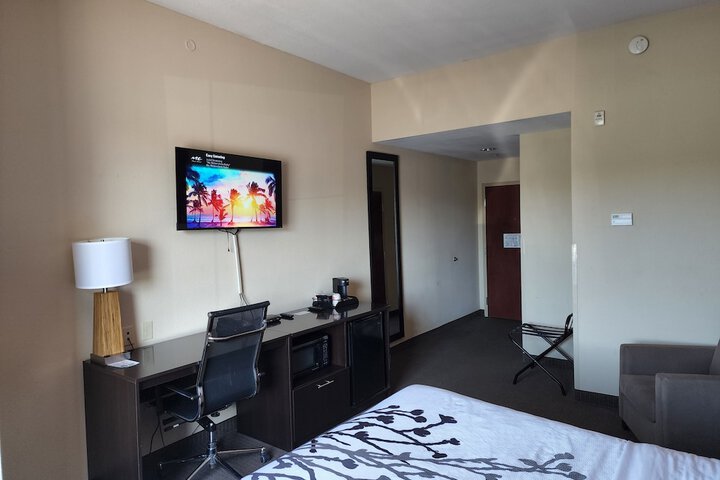 Room 53 of 60