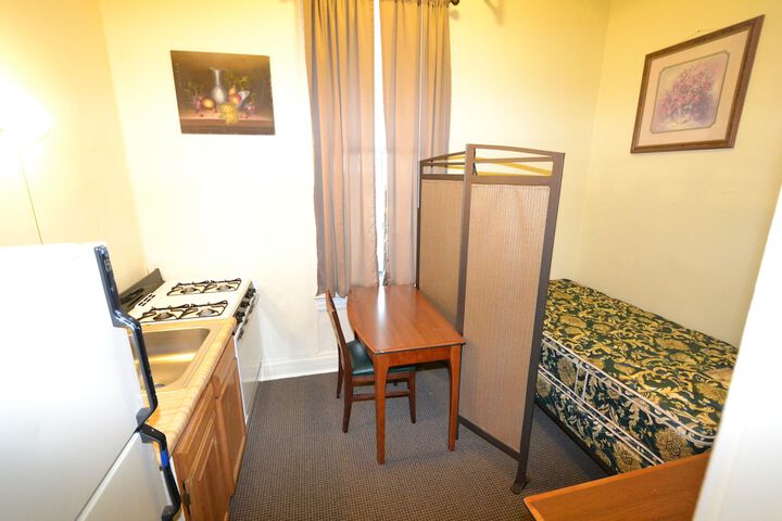Room 32 of 38