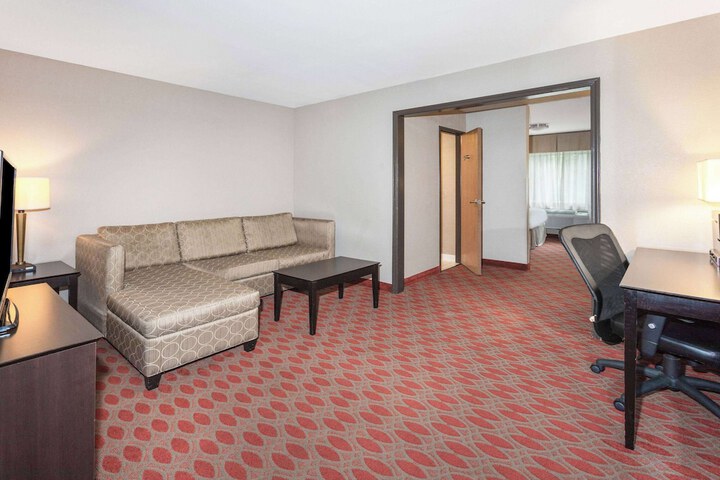 Room 28 of 36