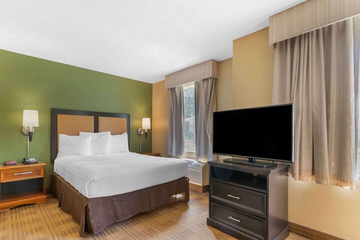 Room 16 of 34