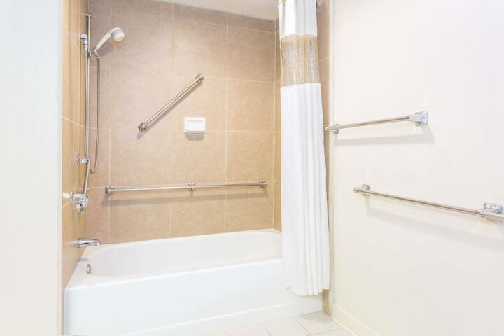 Room 5 of 25