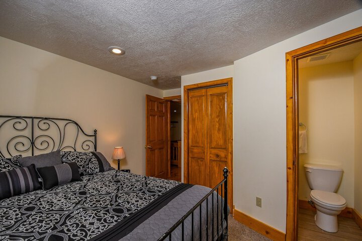 Room 17 of 31