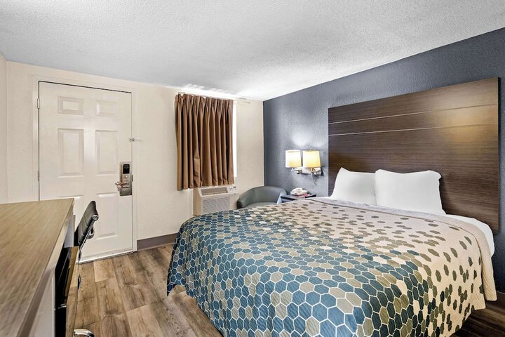 Room 13 of 24