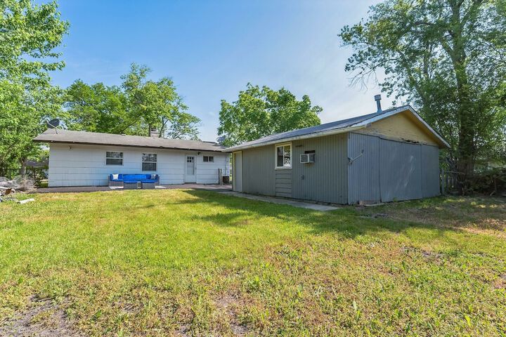 Charming Contemporary Family Home 3 Bedroom Home by RedAwning