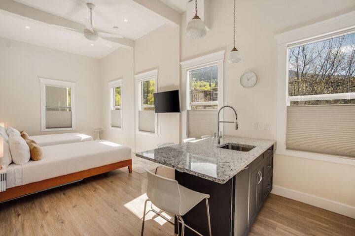 Stirling All Suites Hotel