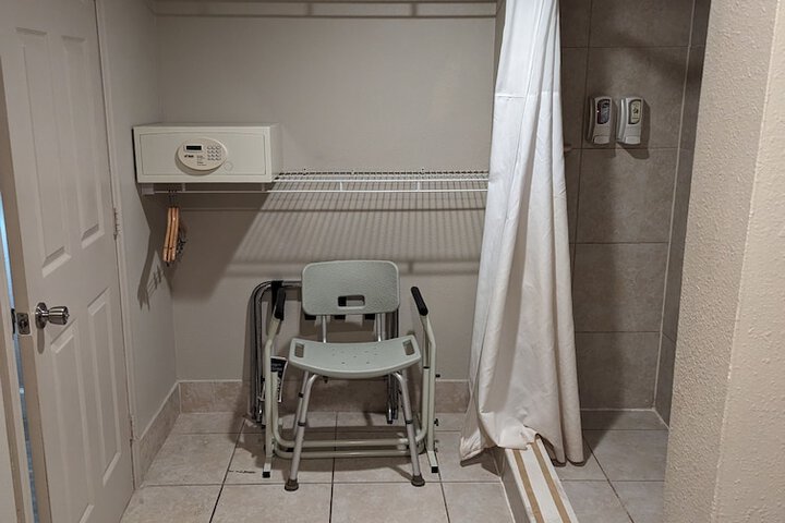 Room 8 of 20