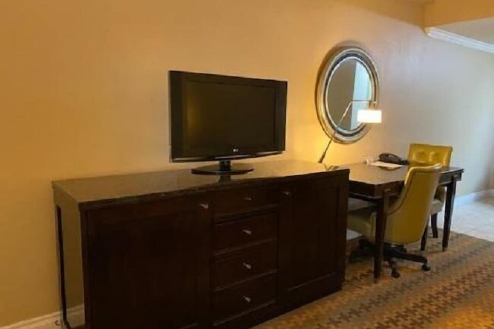 Room 7 of 19