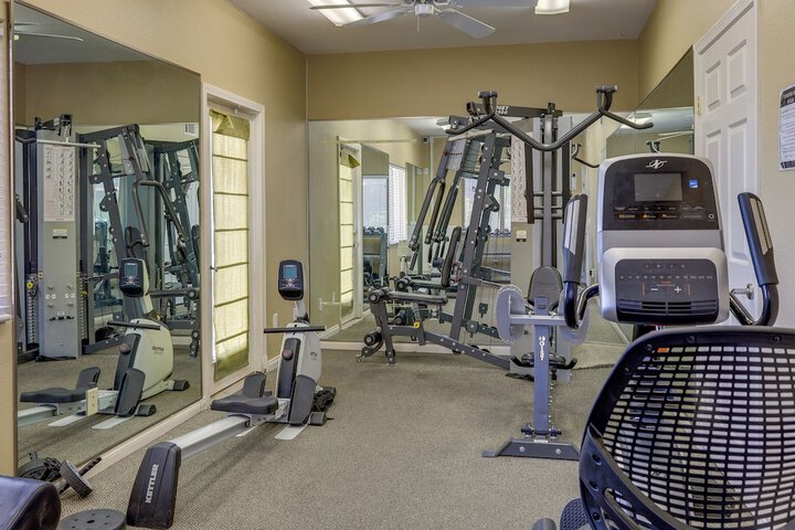 Mesquite Condo w / Community Pool & Hot Tub!