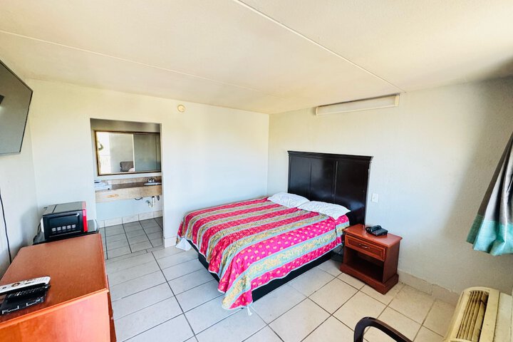 Room 8 of 8