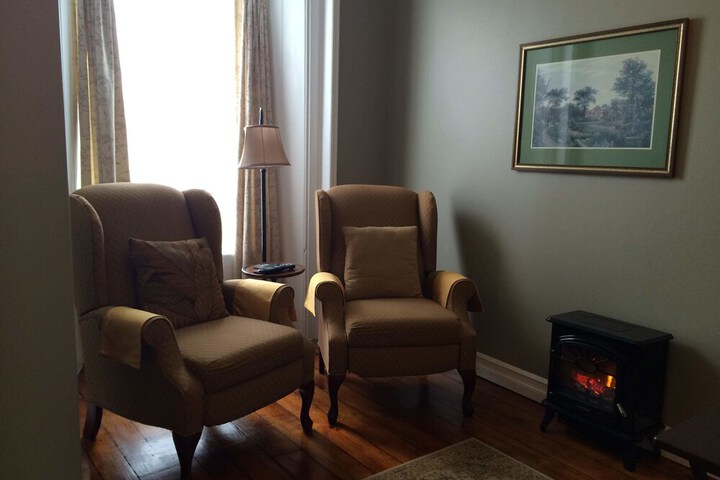 Sir Isaac Brock B & B Luxury Suites