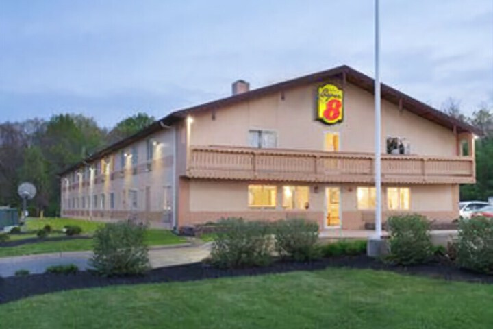 SUPER 8 BY WYNDHAM JOPPA