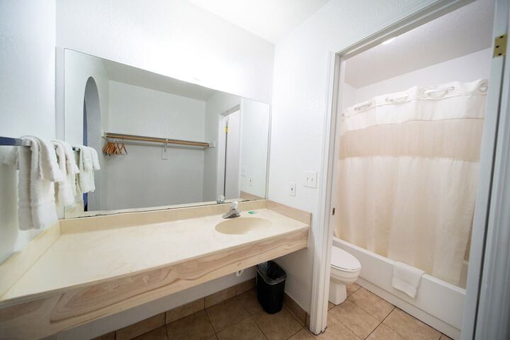 Room 9 of 12