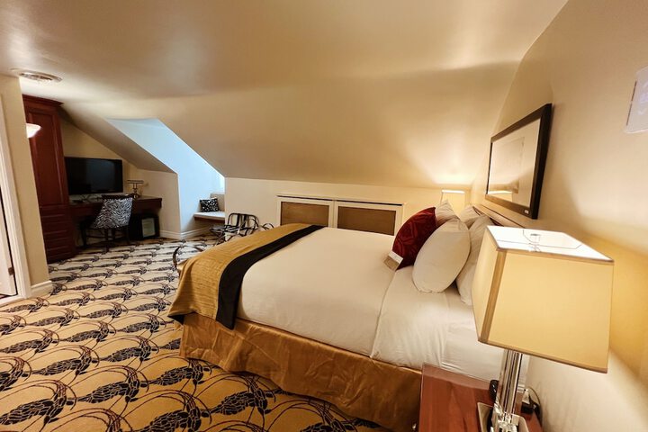Room 43 of 124
