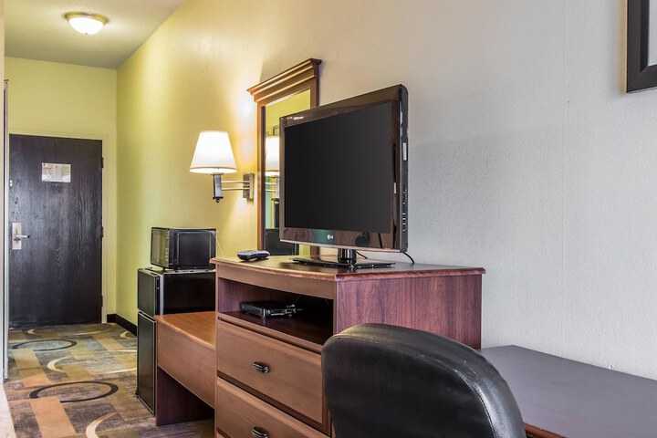 Quality Inn & Suites Memphis East