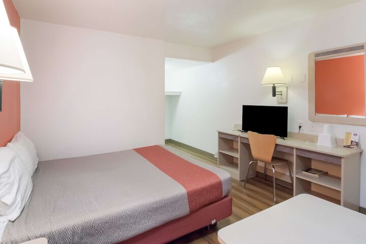 Room 33 of 39